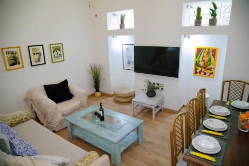Aroura Homes Garden House 2BR 2BA Free Parking in Athens