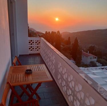 Art & Motion Union - Sunrise Room in Andros