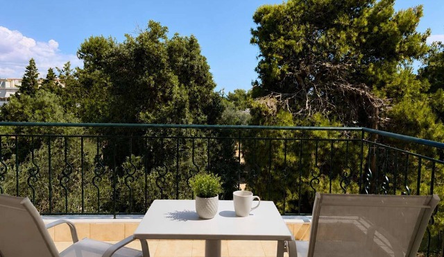 Artemida Olive Gem - Sunny Balcony Views & Parking in Artemis