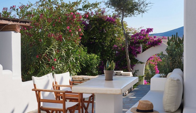 Artemis | 1 Bedroom Apartment with partial mountaView and Patio, Cleopatra Home in Paros