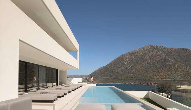 Artio Villa, Timeless Design Steps to Beach & Dine in Mylopotamos