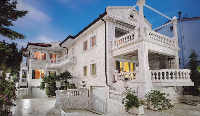 ARURA SUPER LUXURY VILLA, GERAKINI, GREECE, 30 METERS FROM THE AEGEAN SEA in Gerakini