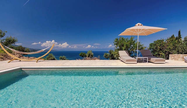 Assini Estate-Venetian Studio Pet Friendly w/Pool in Koroni