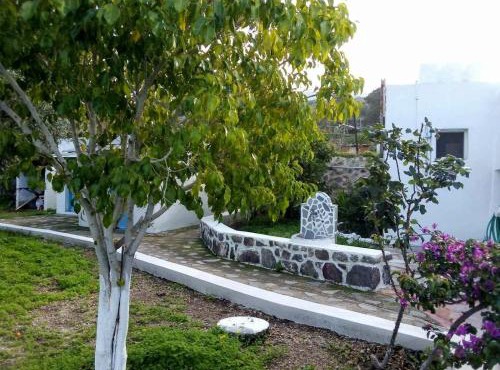 «Astrofeggia» A private stone house Nature-Seaview in Mandrakion