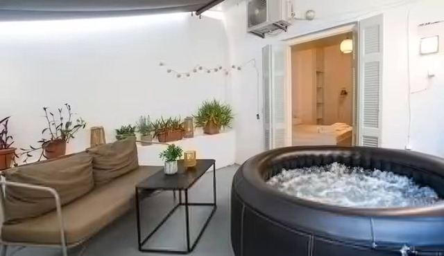 Athens Central Jacuzzi Retreat in Athens