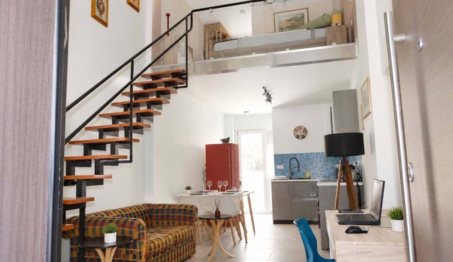Athens Mets Loft - Cozy Urban Gem, Park Views in Athina