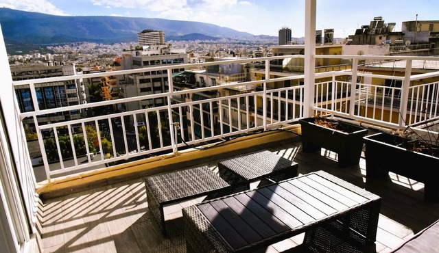 Athens Tiny rooftop by Super Host Hub in Μενεμένη