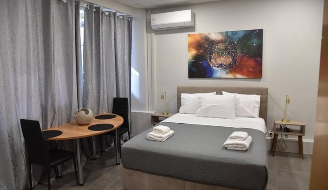 Athens Zeus A by Super Host Hub in Μενεμένη