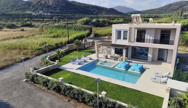 Atrium luxure villa in Nopigia