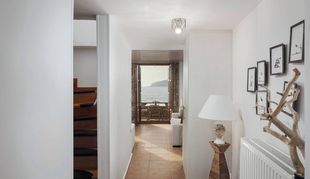 Aura Seafront Villa in Neo Itilo