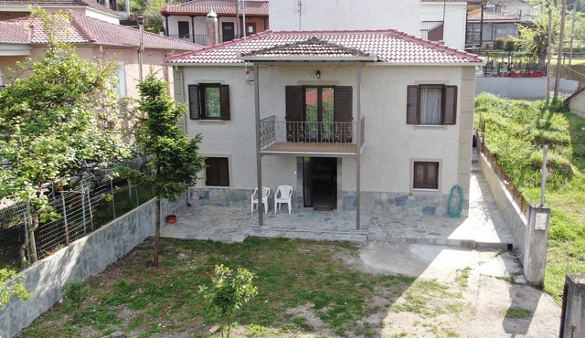 Authentic Mountain Villa near Meteora- Fireplace, Views & Family Comfort in Pialeia