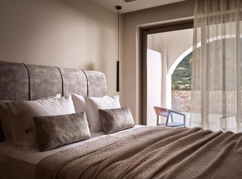 Avra Suites in Keri