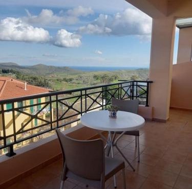 Balcony With A View - In The Heart Of The Village in Mesótopos