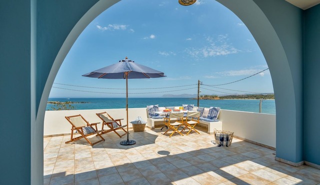 Beach House Kalamaki, steps away from the beach in Chania