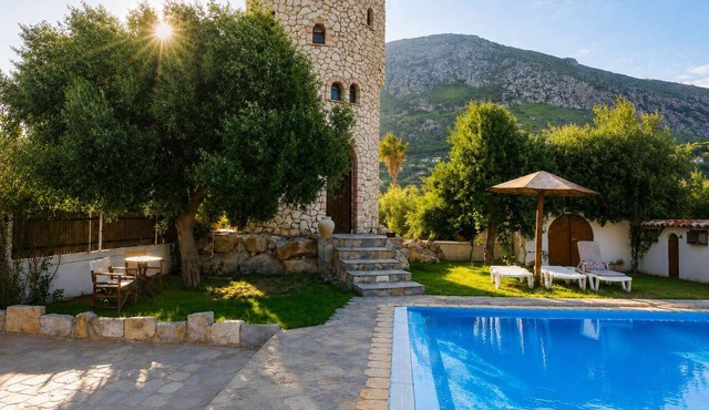 Beach Livadostra StoneTower - Private Pool Retreat in Paralia Livadostratas