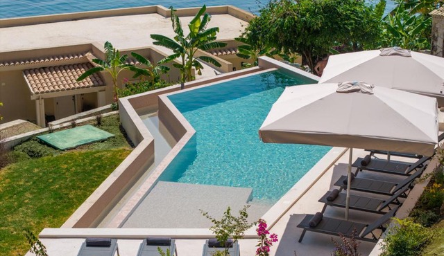 Beachfront Achillion Bay Villa in Corfu in Gastourion
