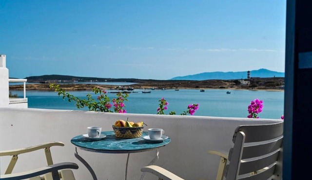 Beachfront Bocamviglies Room-Naoussa Aegean Gem in Naoussa