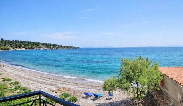 Beachfront Modern Escape Anatoli By The Lesvos Sea in Skala Mistegnon