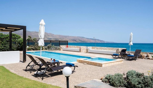 Beachfront villa Turquoise with private pool, BBQ and ping pong table in Platanias