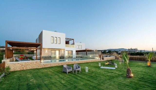 Beachfront Wedding Villa w/2 Private Pools & BBQ in Rethymno