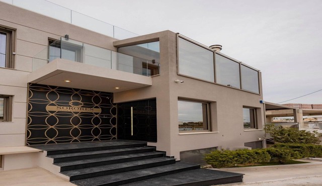 Beachside Villa with Pool in Agia Pelagia in Agia Pelagia
