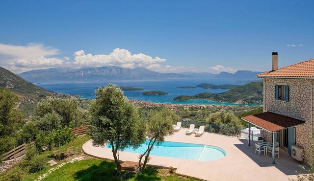 Beautiful 2 bed villa with great views. in Neochori