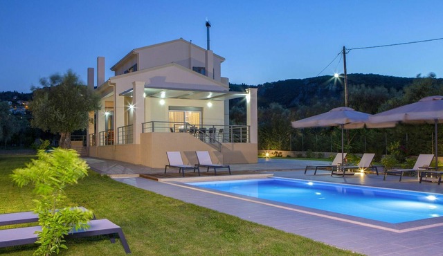Beautiful private villa for 8 people with A/C, private pool, TV, balcony and parking in Lefkada