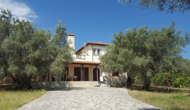 Beautiful villa 2km from Lefkas downtown in Lefkada