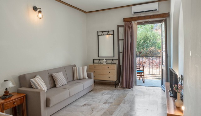Bed and Breakfast 'Hotel Suite No 7' with Sea View, Wi-Fi and Air Conditioning in Telendos