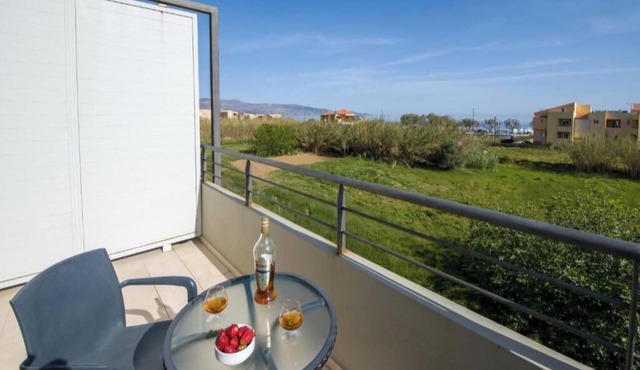 Bella Pais – Cozy Garden View Studio Steps from Maleme Beach in Maleme