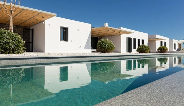 BH843 - R - Villa Paros in Paros