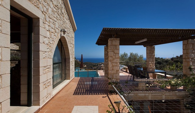 Bio-Energy ~ VILLA "ANTONIS" ~ Fantastic views of the mountains and sea~ in Chania