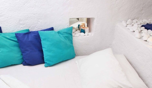 Blu Bianco cave loft in Oia