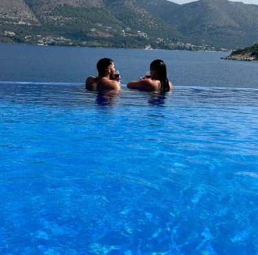 Blue Bay Apartments in Syvota