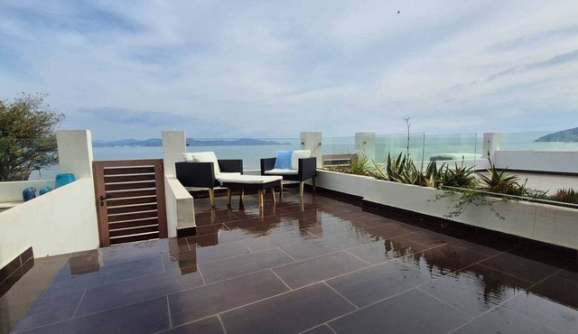 Blue Bay Suites By Comfort Club in Almiros
