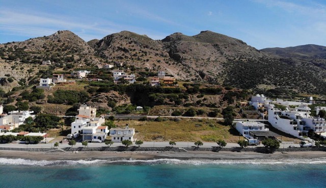 Blue Sea in Tsoútsouros