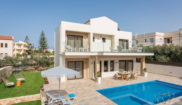 Brand new villa within walking distance to the beach in Platanias