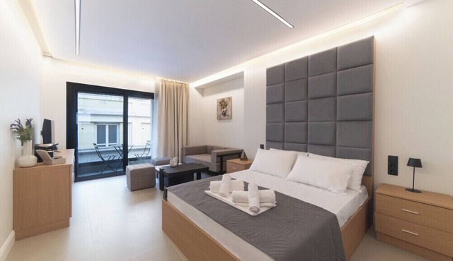 Bright Retreat in Piraeus | Feel Right at Home in Athens