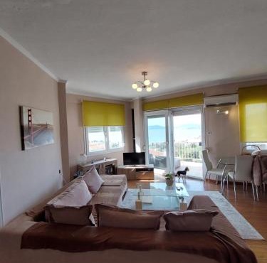 Bright View Apartment in Paleo Tsifliki