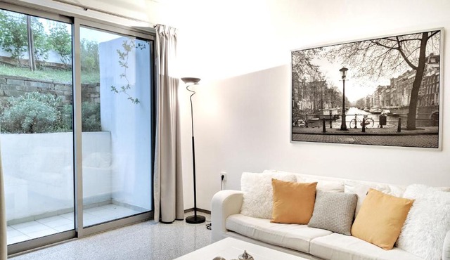 Budget Semi Basement by Verde Apartments in Athens