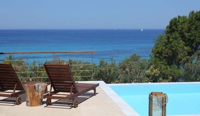 "Capro" mit Infinity-Pool by Interhome in Vafkeri