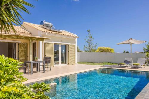 Caretta Beach Villa in Ratzaklíon