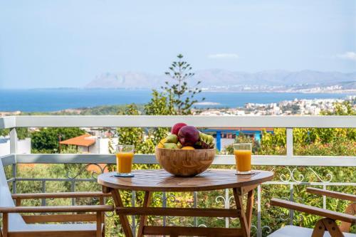 Casa Chrysa Chania 1st floor house with amazing view in Galatás