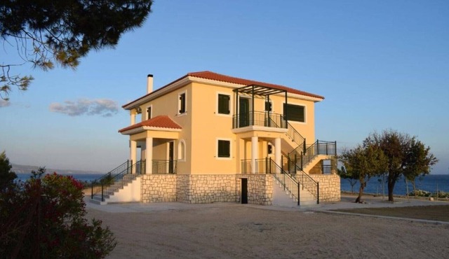 CASA DEL MARE Apartment with Veranda and view to the sea. in Lixouri