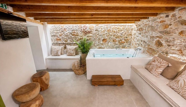 Casa Di Nonno-Jacuzzi Mountain View Stay in Lesvos in Agiasos