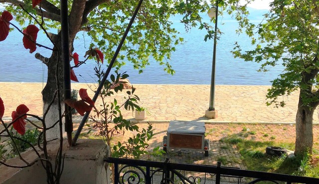 Casa Lela 1 – Traditional Stone Home 8m from the Sea in Myloi