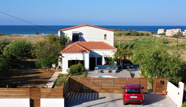 Casa Skouteli with Private Pool in Κολυμβάρι