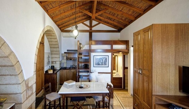 Charming Stay with Stunning Views -PETRA– MonoLithos Inn in Μονεμβασιά