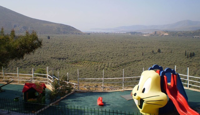 Chrissa Camping Rooms & Bungalows in Delphi
