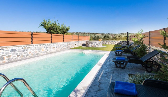 Close to Sandy Beach & Amenities in Rethymno